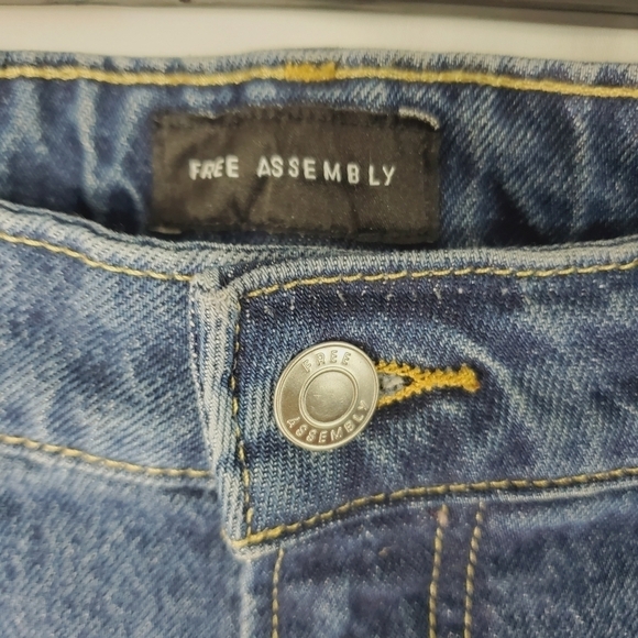Free Assembly Hie Rise cut off jean shorts Size 14 - Picture 3 of 6